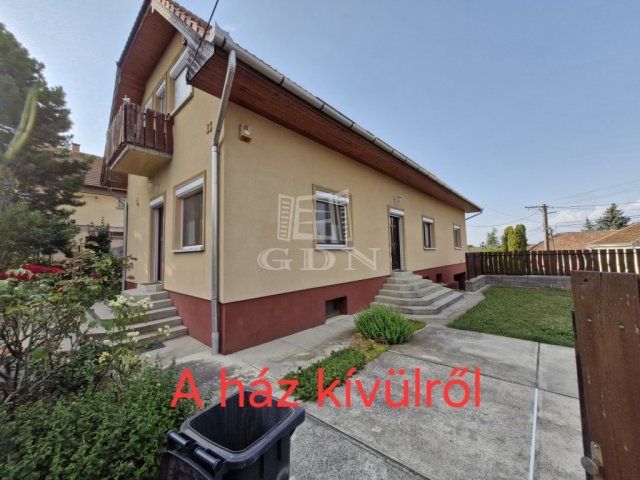 Eladó családi ház, Dányon 74.9 M Ft, 6 szobás