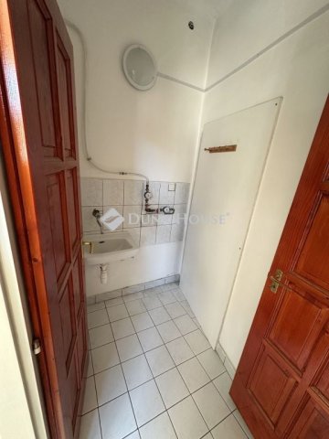 Kiadó üzlethelyiség, Pécsett 125 E Ft / hó