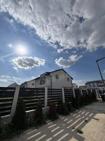 Eladó ikerház, Velencén 74.9 M Ft, 4 szobás