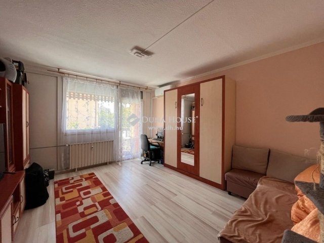 Eladó panellakás, Kecskeméten 44.9 M Ft, 3 szobás