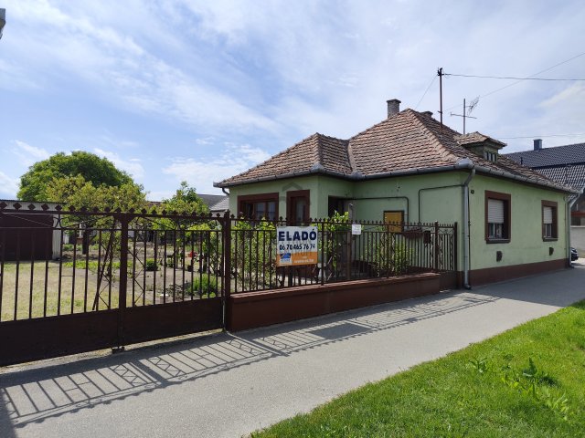 Eladó családi ház, Izsákon 24.9 M Ft, 3 szobás