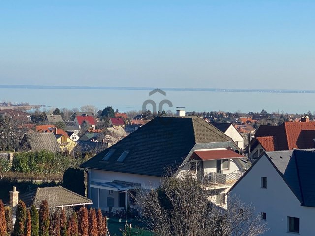 Eladó családi ház, Balatonfüreden 149 M Ft, 1 szobás