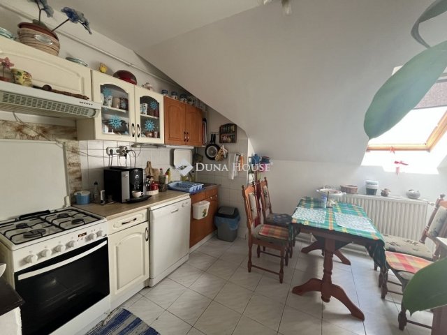 Eladó családi ház, Szombathelyen 104.99 M Ft, 9 szobás