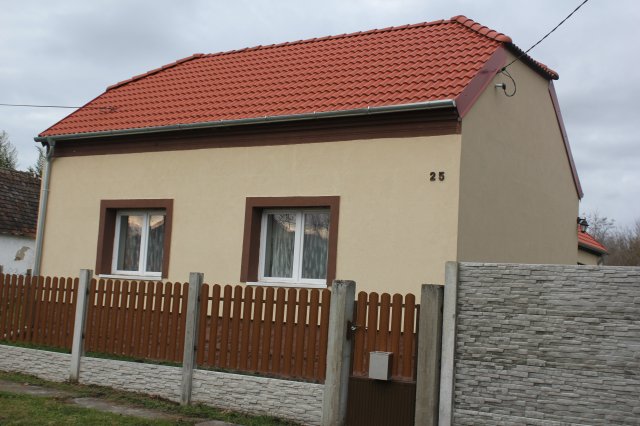 Eladó családi ház, Csornán 30 M Ft, 2 szobás