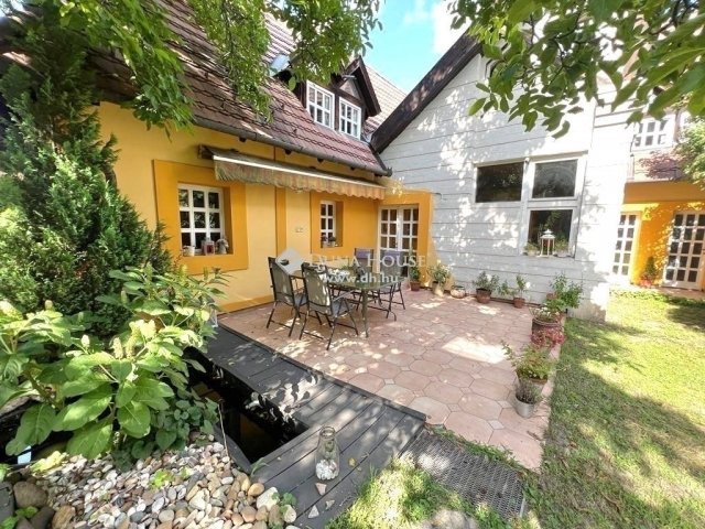 Eladó családi ház, Szentendrén 197.9 M Ft, 6 szobás