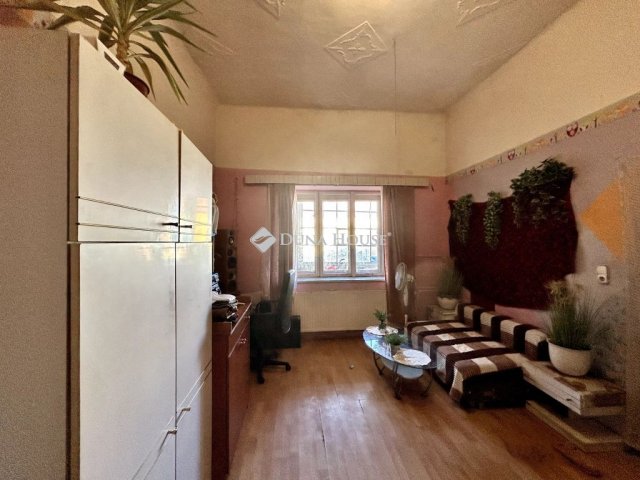 Eladó téglalakás, Mosonmagyaróváron 34.99 M Ft, 4 szobás
