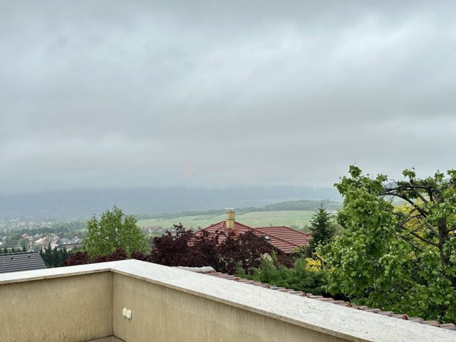 Eladó családi ház, Ürömön 349 M Ft, 6 szobás