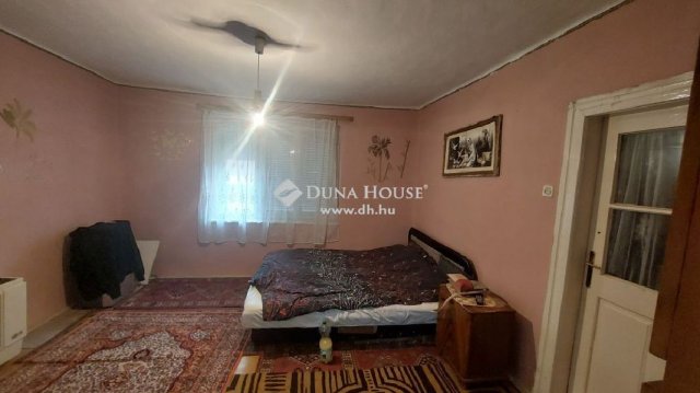 Eladó családi ház, Csikérián 3.99 M Ft, 2 szobás