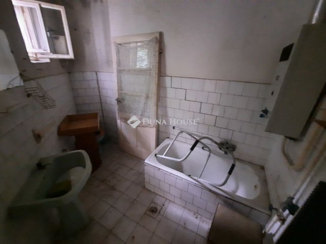 Eladó téglalakás, Kiskunfélegyházán 27 M Ft, 4 szobás