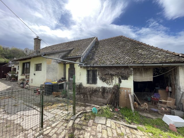 Eladó családi ház, Szekszárdon 29 M Ft, 3 szobás