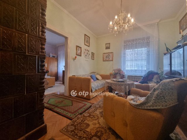 Eladó családi ház, Pápán 39.99 M Ft, 3 szobás