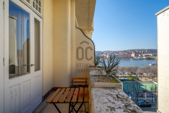 Eladó téglalakás, Budapesten, V. kerületben 129 M Ft, 1 szobás