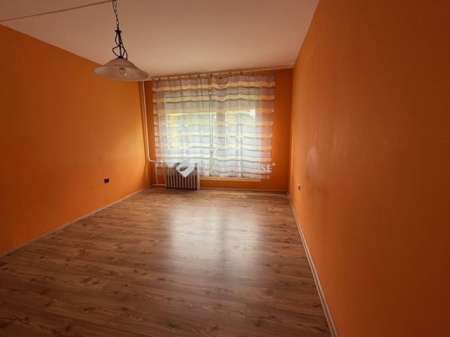 Eladó téglalakás, Pécsett 36.5 M Ft, 2 szobás