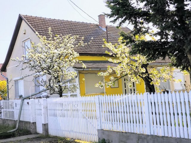 Eladó családi ház, Nagykörűn 25.9 M Ft, 2 szobás