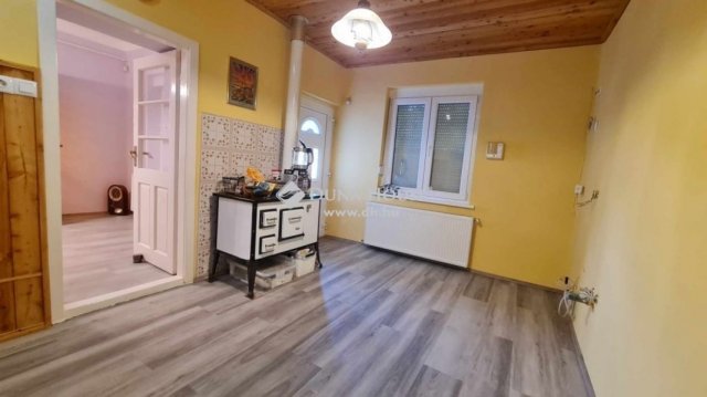 Eladó családi ház, Geresdlakon 28 M Ft, 2 szobás