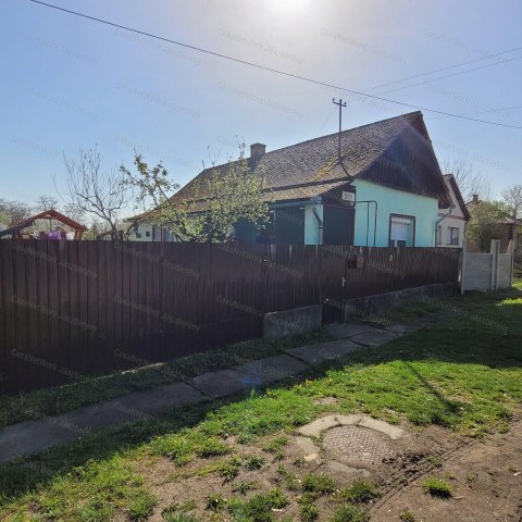 Eladó családi ház, Jászkisérén 8.5 M Ft, 2 szobás