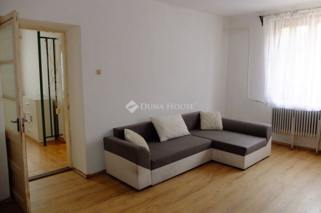 Eladó családi ház, Esztergomban 24.9 M Ft, 2 szobás