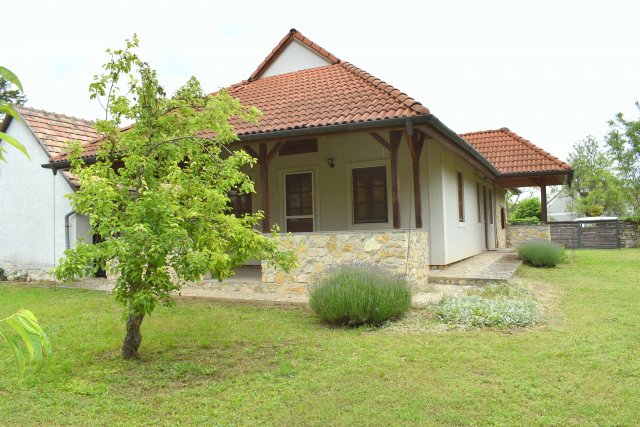 Kiadó családi ház, albérlet, Aszófőn 490 E Ft / hó, 3 szobás