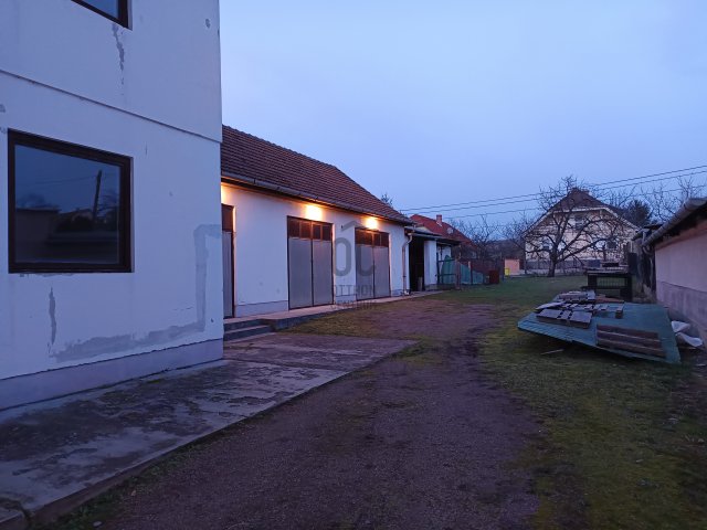 Eladó családi ház, Verpeléten 52 M Ft, 8 szobás