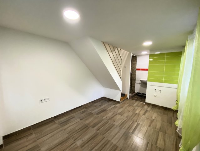 Eladó panellakás, Budapesten, XVII. kerületben, Újlak utcában