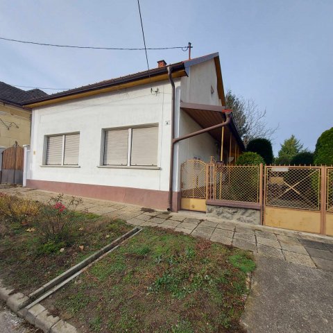 Eladó családi ház, Dombóváron, Bajza utcában 28.9 M Ft