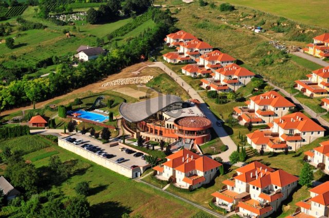 Eladó hotel, Dunaszentmiklóson 1611.68 M Ft / költözzbe.hu