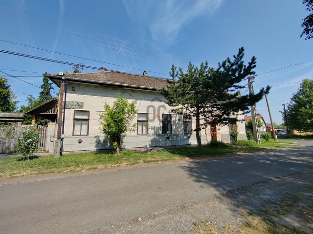 Eladó családi ház, Cegléden 55 M Ft, 8 szobás
