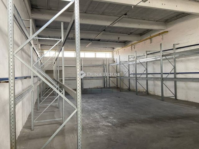 Kiadó ipari ingatlan, Tatán 4835 E Ft / hó / költözzbe.hu