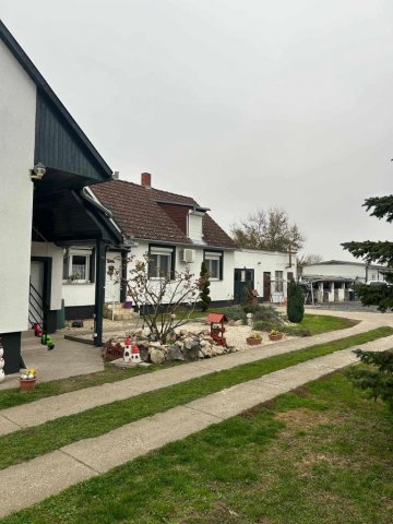 Eladó családi ház, Harkányban 99 M Ft, 6 szobás