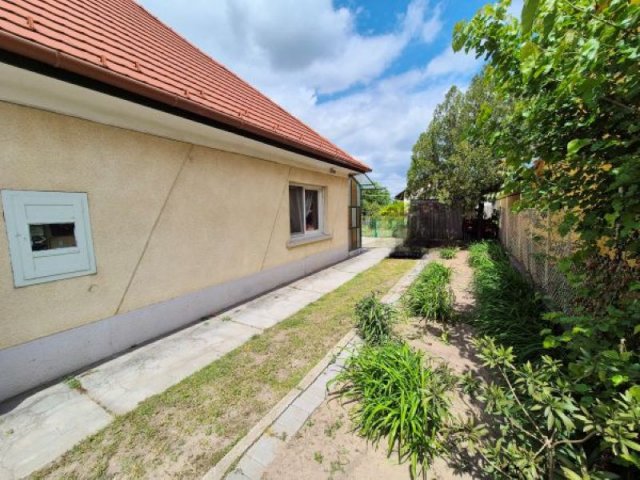 Eladó családi ház, Dunaharasztin 69.9 M Ft, 4 szobás