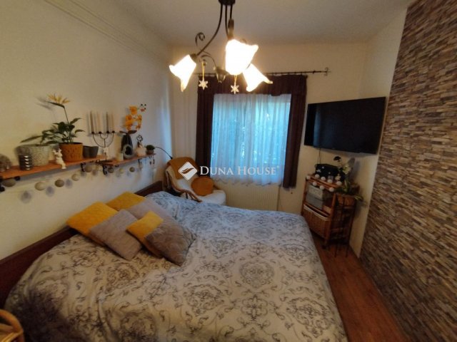 Eladó családi ház, Tatabányán 79.99 M Ft, 3 szobás