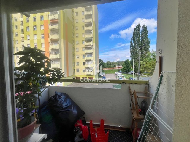 Eladó panellakás, Ajkán 25.5 M Ft, 1+1 szobás