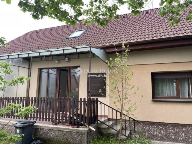 Eladó családi ház, Dabason 74 M Ft, 6 szobás
