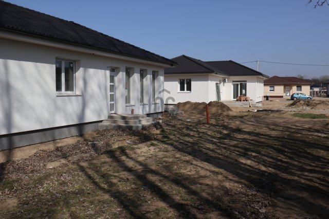 Eladó családi ház, Ballószögön 122 M Ft, 4 szobás