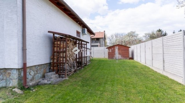 Eladó családi ház, Csobánkán 160 M Ft, 5 szobás
