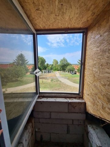 Eladó családi ház, Csömörön 199.9 M Ft, 2+1 szobás