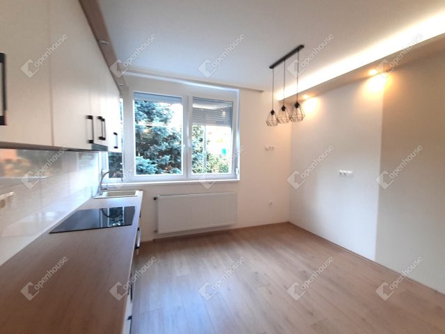 Eladó téglalakás, Nagykanizsán 32 M Ft, 3 szobás