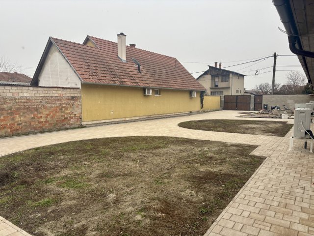 Eladó téglalakás, Cegléden 53.25 M Ft, 4 szobás
