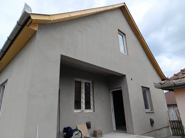 Eladó családi ház, Újszászon 30 M Ft, 5 szobás