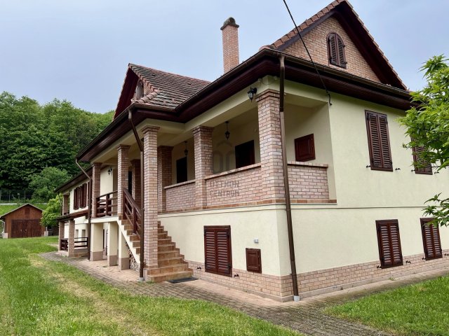 Eladó családi ház, Váraszón 97.9 M Ft, 4 szobás