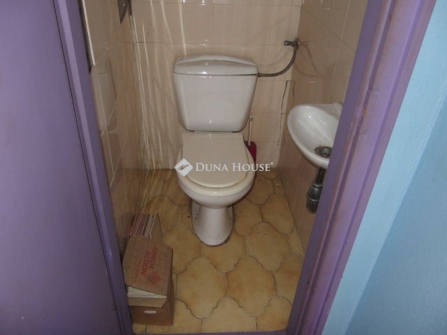 Eladó családi ház, Kiskunfélegyházán 32 M Ft, 4 szobás