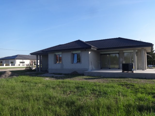 Eladó családi ház, Tiszakécskén 50.825 M Ft, 3 szobás