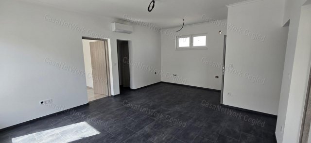 Eladó téglalakás, Cegléden 50 M Ft, 4 szobás