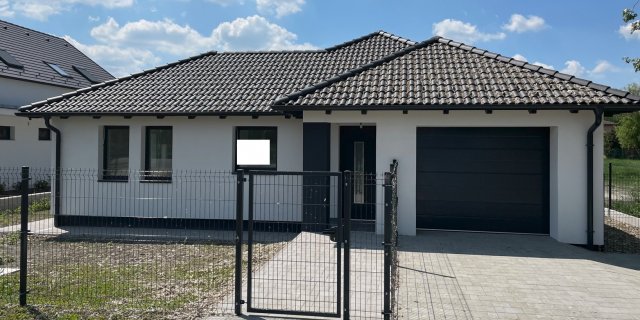 Eladó családi ház, Győrzámolyon 104.9 M Ft, 5 szobás