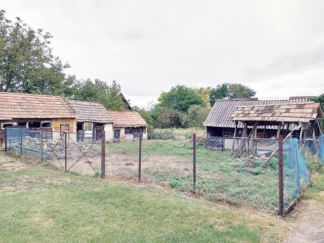 Eladó családi ház, Szákszenden 20 M Ft, 3 szobás