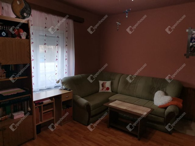 Eladó családi ház, Komáromban 44.4 M Ft, 3 szobás
