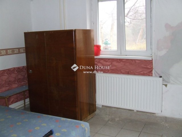 Eladó családi ház, Esztergomban 119.9 M Ft, 7 szobás