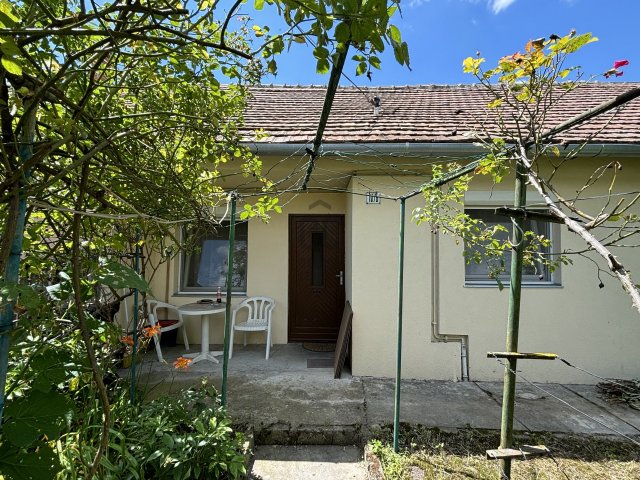Eladó sorház, Várpalotán 43 M Ft, 2 szobás