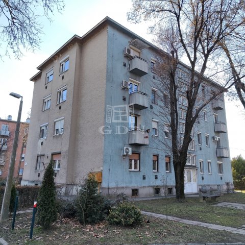 Eladó téglalakás, Pécsett 23.9 M Ft, 2 szobás