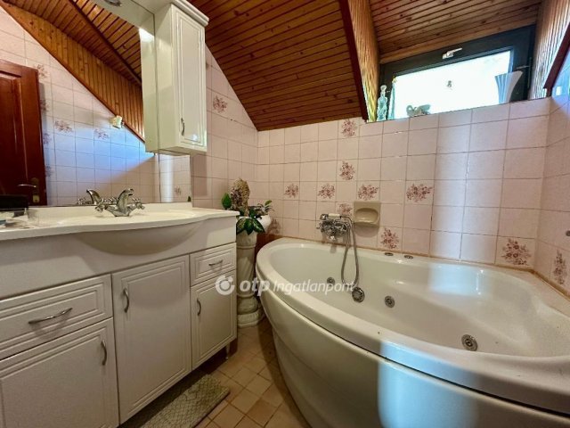 Eladó családi ház, Dabason 109 M Ft, 6 szobás